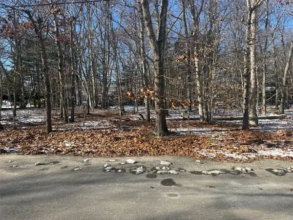 725 Youngs Avenue, Mattituck, NY 11952