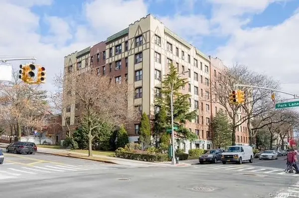 115-25 Metropolitan Avenue #161, Kew Gardens, NY 11418