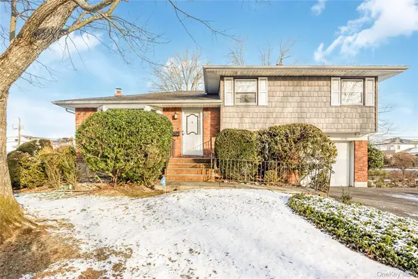 19 Parkdale Drive, Farmingdale, NY 11735