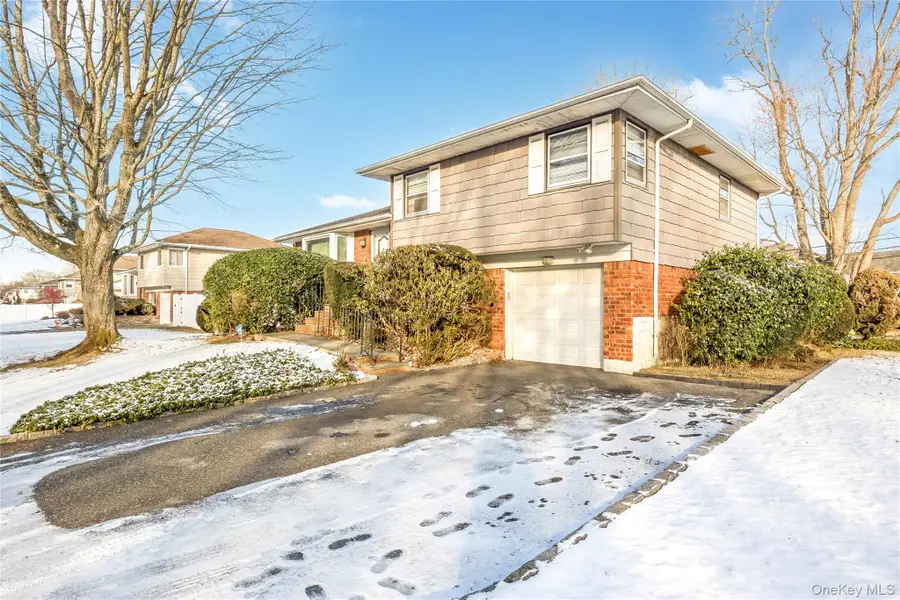 19 Parkdale Drive, Farmingdale, NY 11735 - Image #2