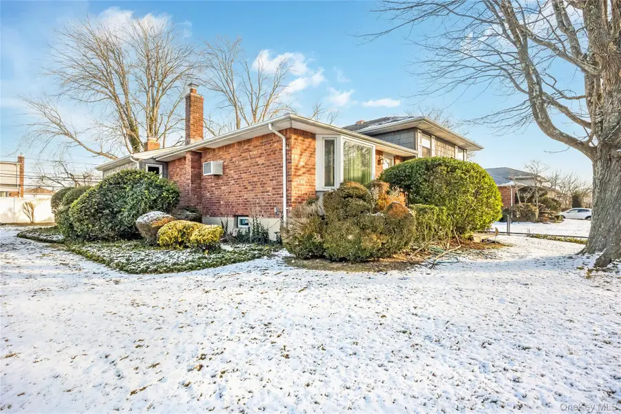 19 Parkdale Drive, Farmingdale, NY 11735 - Image #3