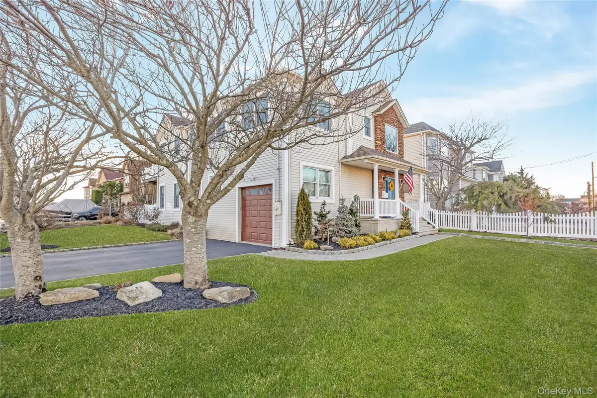 120 Neptune Place, Massapequa, NY 11758 - Image #1