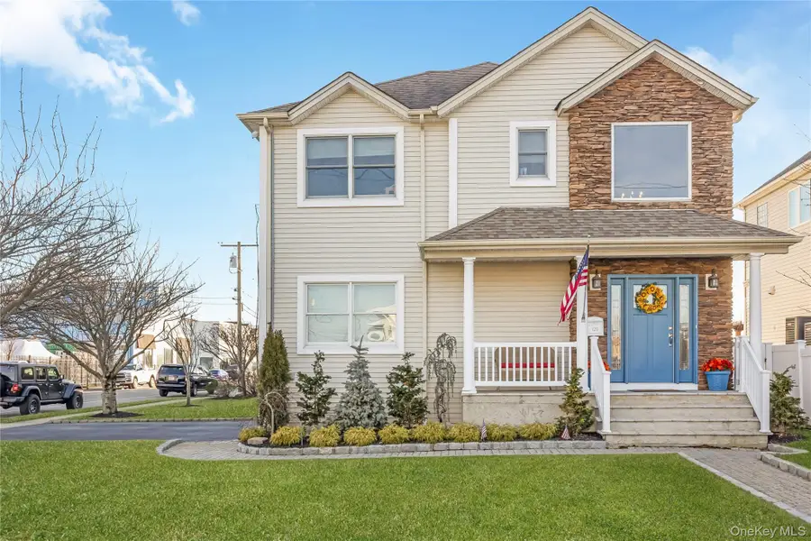 120 Neptune Place, Massapequa, NY 11758 - Image #2