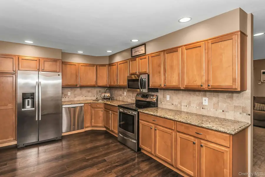 9 Blanche Street, Plainview, NY 11803 - #3