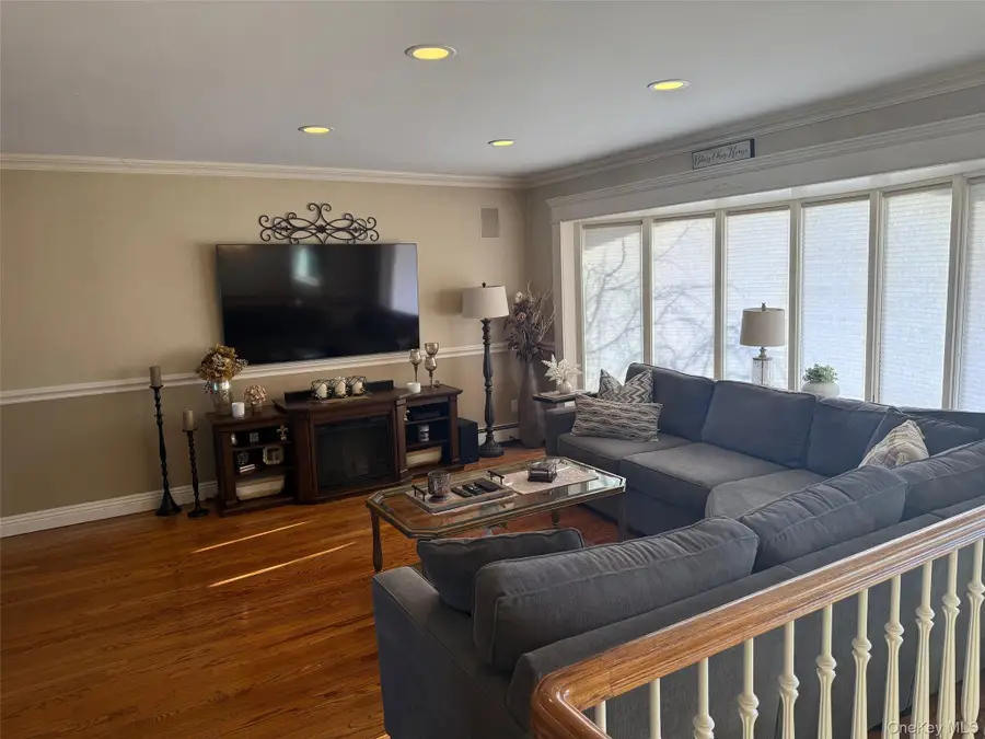 53 Page Drive, Hicksville, NY 11801 - Image #3