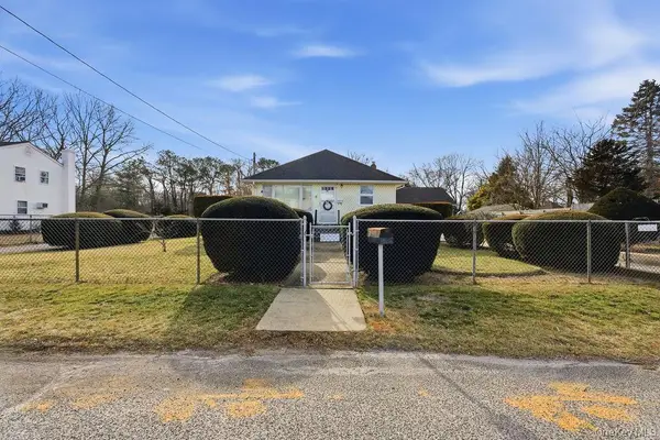 92 Apple Street, Brentwood, NY 11717