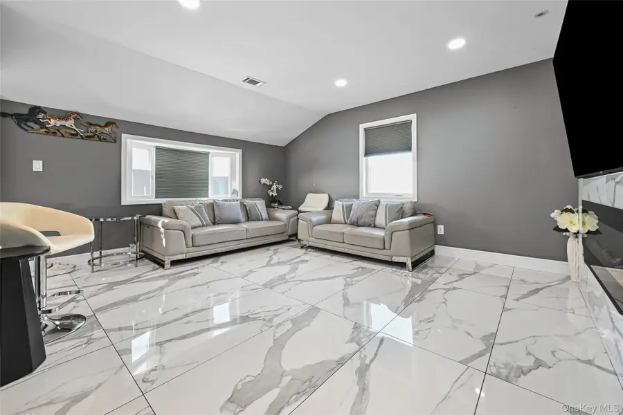 4185 Harriet Road, Bethpage, NY 11714 - Image #2