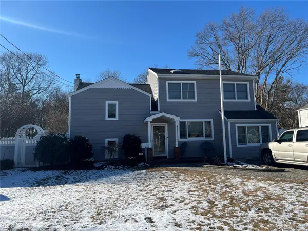 132 Gladstone Avenue, West Islip, NY 11795