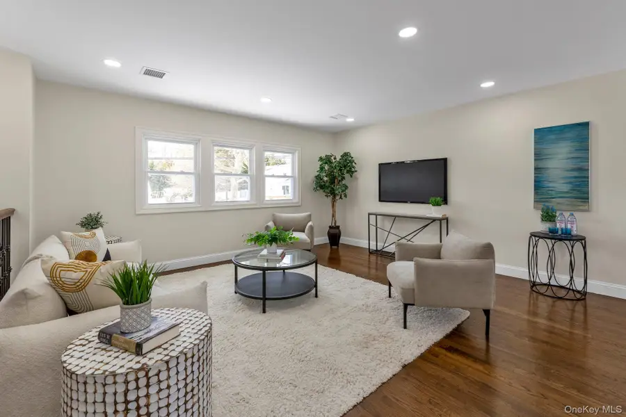 3 Jayne Avenue, Melville, NY 11747 - Image #2