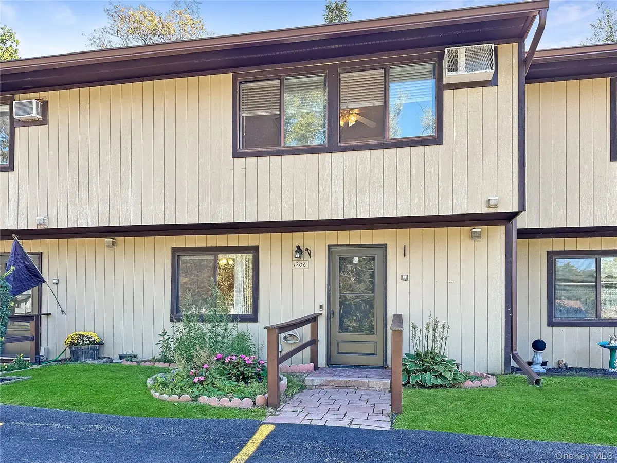 1206 Chelsea Cove S, Hopewell Junction, NY 12533 - Image #1