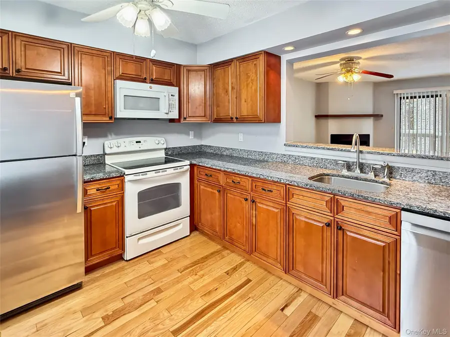 1206 Chelsea Cove S, Hopewell Junction, NY 12533 - Image #2