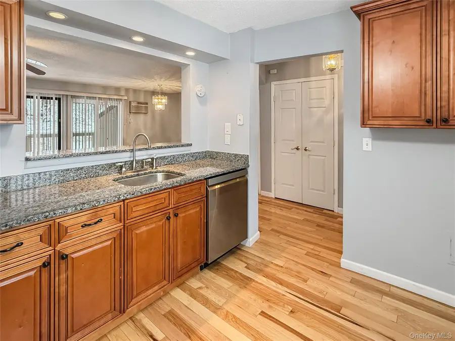 1206 Chelsea Cove S, Hopewell Junction, NY 12533 - Image #3