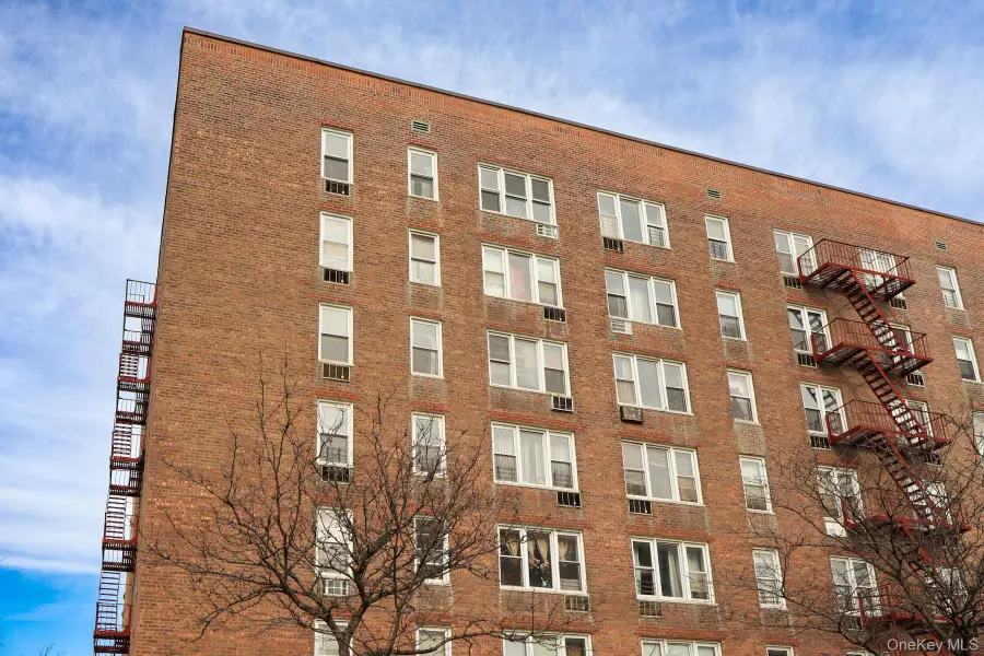 1332 Metropolitan Avenue #5G, Bronx, NY 10462 - Image #2