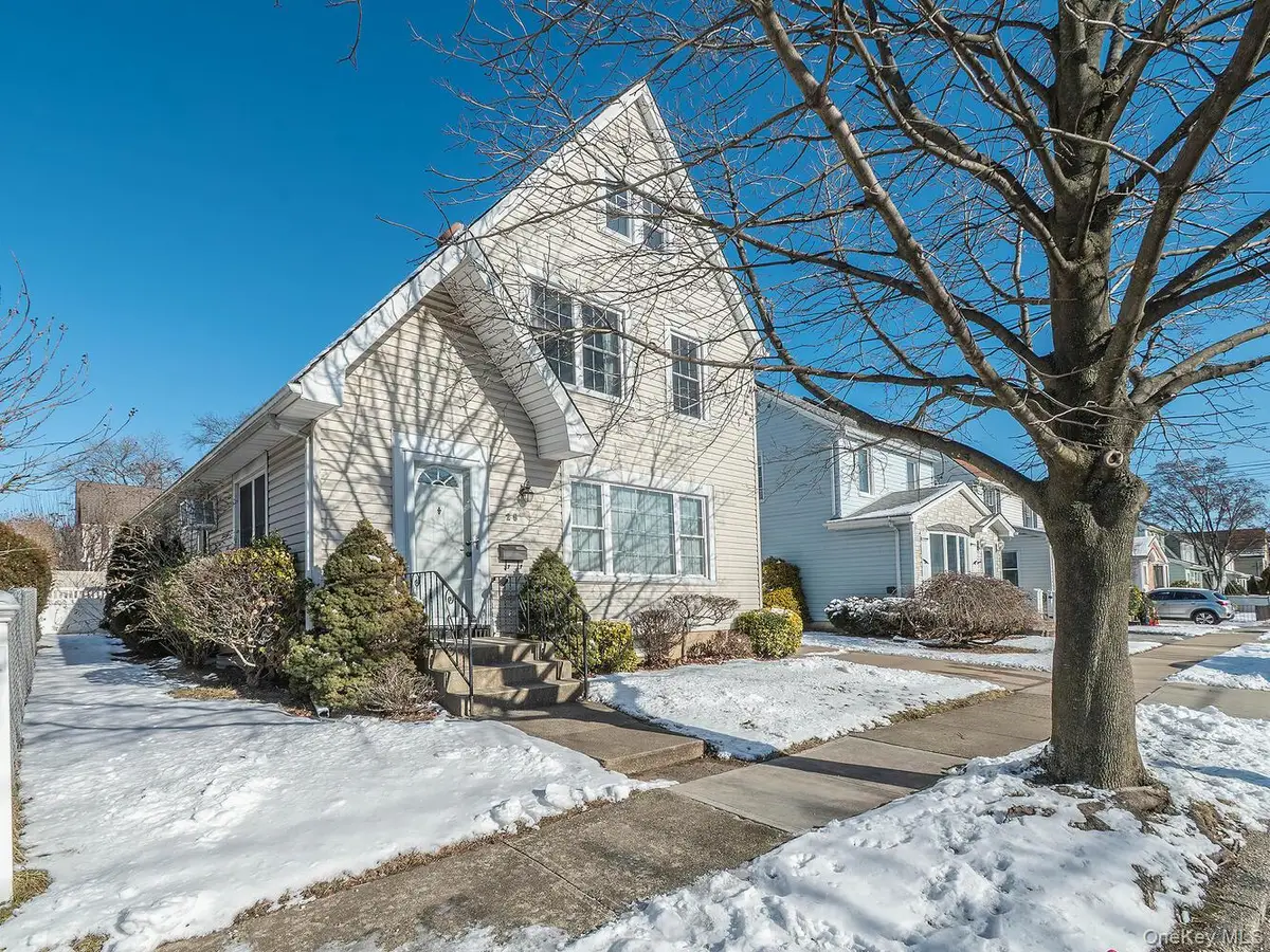 25 Princeton Street, Williston Park, NY 11596 - Image #1