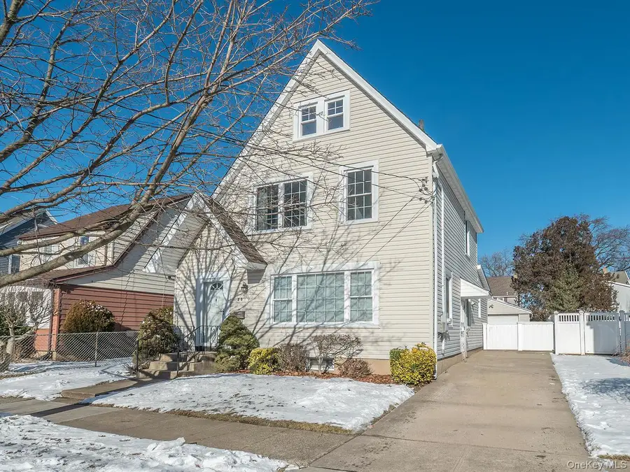 25 Princeton Street, Williston Park, NY 11596 - Image #3