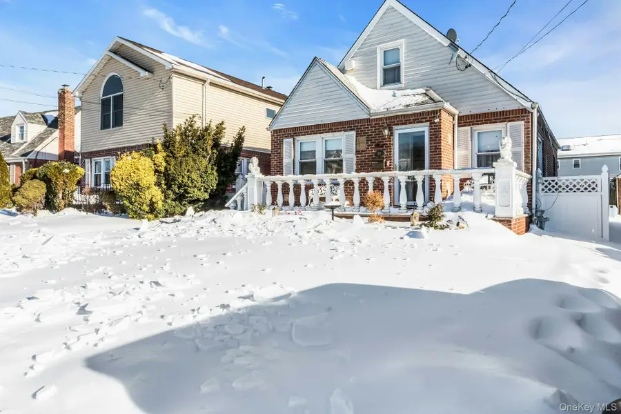 20 Law Street, North Valley Stream, NY 11580 - #2