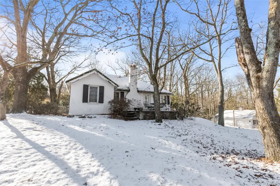 32 Hillside Road, Stony Brook, NY 11790 - Image #3