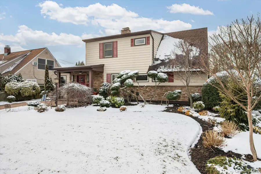 16 Dahlia Lane, Wantagh, NY 11793 - Image #3