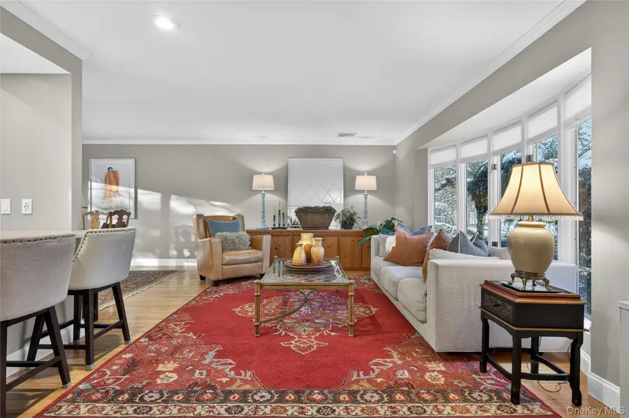 6 Dale Avenue, Syosset, NY 11791 - Image #3