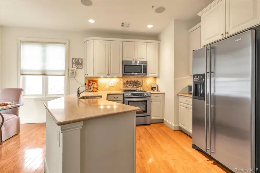 568 Pacing Way #568, Westbury, NY 11590 - Image #3