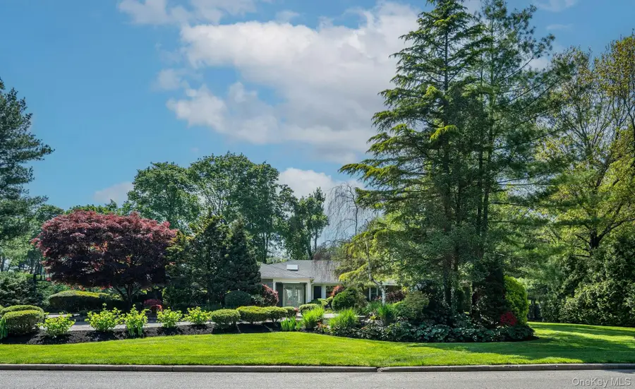 2 Yukon Drive, Woodbury, NY 11797 - #2