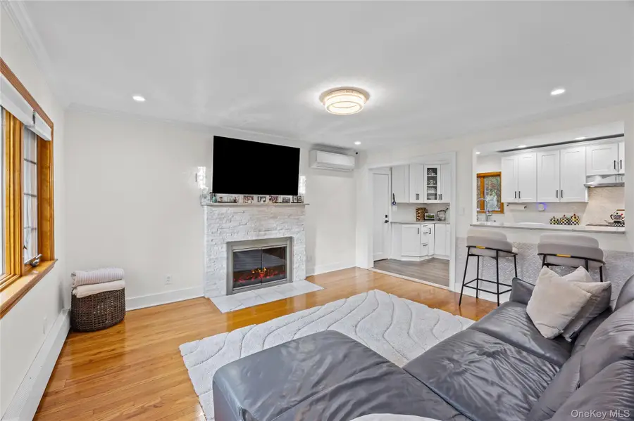 8 Willow Road, New Hyde Park, NY 11040 - Image #3