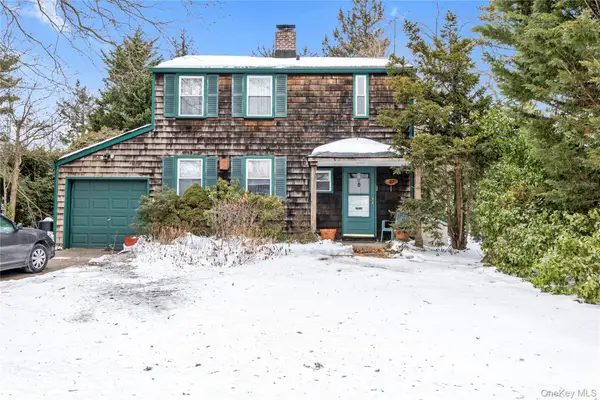 27 Deepdale Parkway, Roslyn Heights, NY 11577