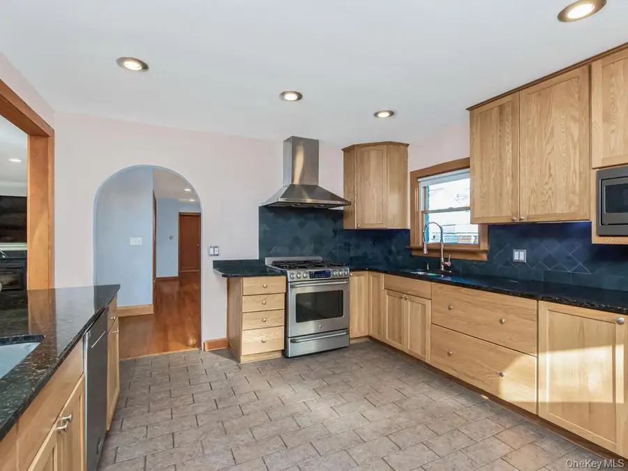 111 Alta Avenue, Yonkers, NY 10705 - Image #2