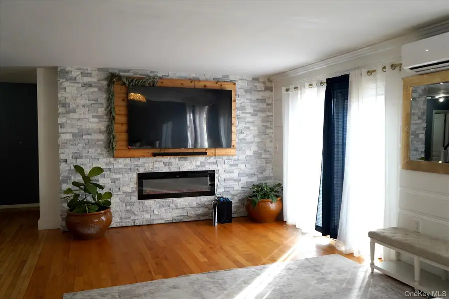 4 Manor Hills Drive, Manorville, NY 11949 - Image #3