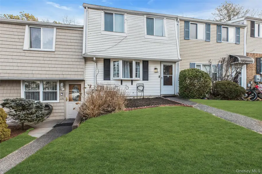 117 Hill Spur, Calverton, NY 11933 - Image #2