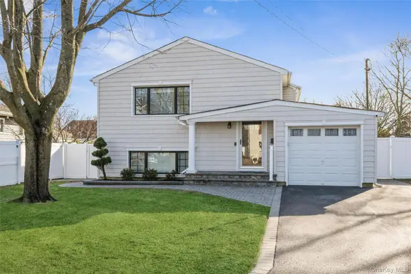 2 Udalia Road, West Islip, NY 11795