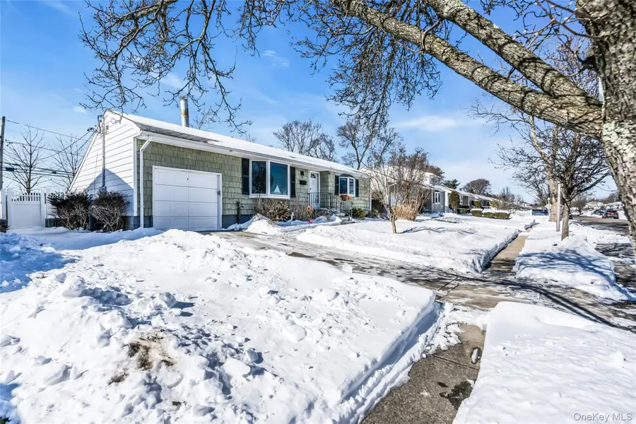 53 Calvert Avenue, Commack, NY 11725 - #3