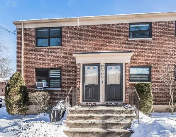 219-57 74 Avenue #Upper, Bayside, NY 11364