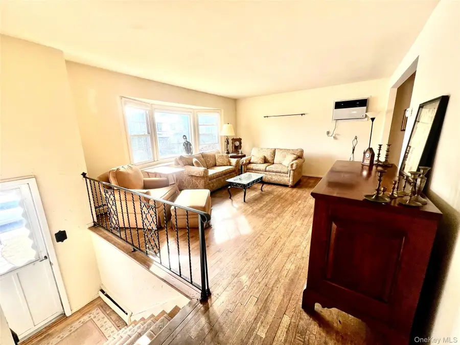 366 Carvel Avenue, Cedarhurst, NY 11516 - Image #2