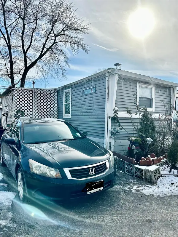 10 Fern Avenue, Bay Shore, NY 11706