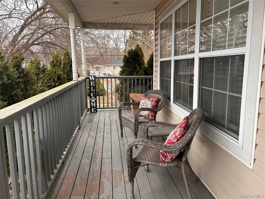 194 E Parkview Drive, Shirley, NY 11967 - Image #3