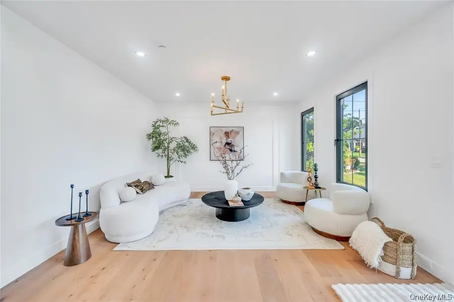 8 Schoolhouse Road, Levittown, NY 11756 - Image #3