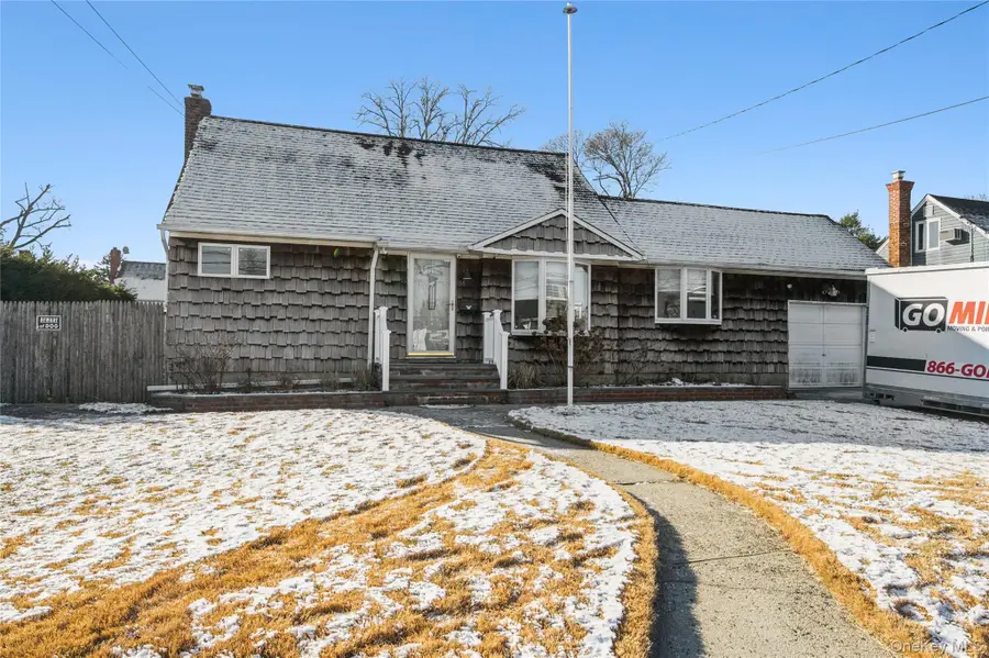 54 31st Street, Copiague, NY 11726 - Image #2