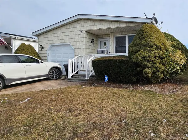 54 Dogwood Lane, Manorville, NY 11949