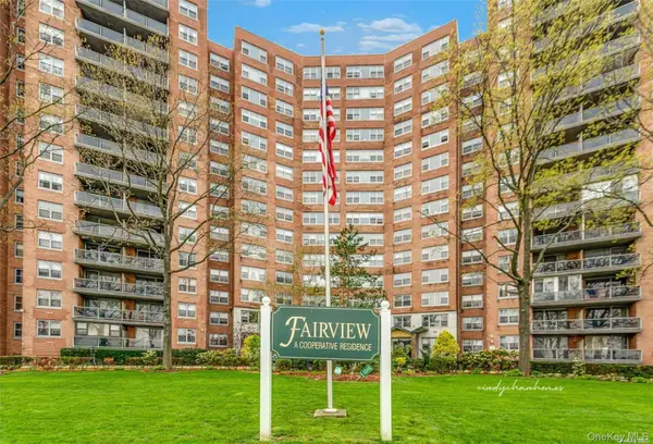 61-20 Grand Central Parkway #A804, Forest Hills, NY 11375