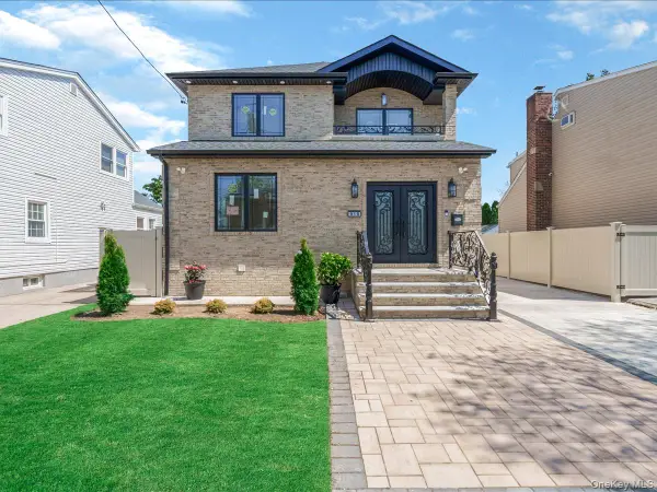 918 N 6th Street, North New Hyde Park, NY 11040