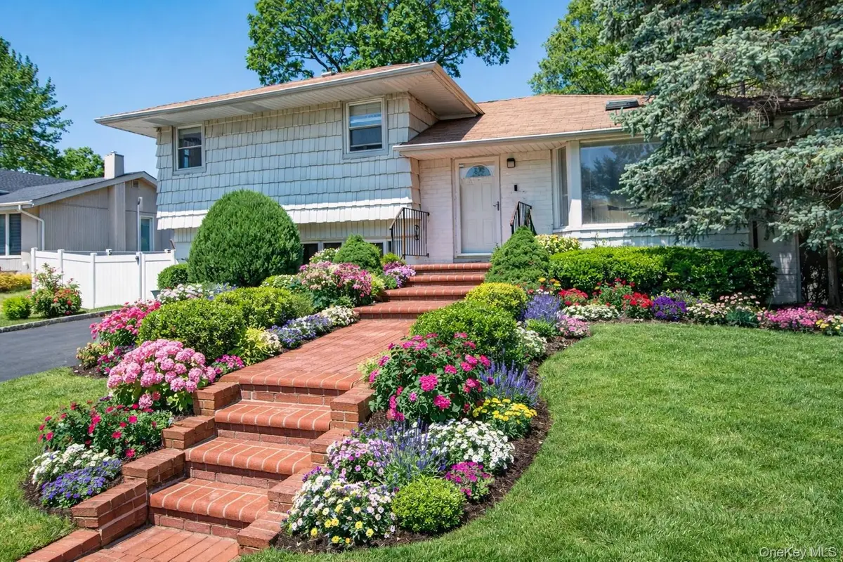 36 Middle Lane, Jericho, NY 11753 - Image #1