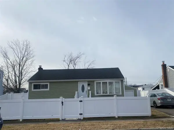 15 Penndale Drive, Amityville, NY 11701