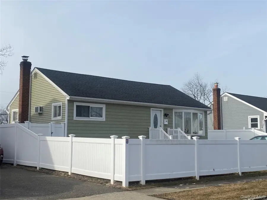 15 Penndale Drive, Amityville, NY 11701 - #2