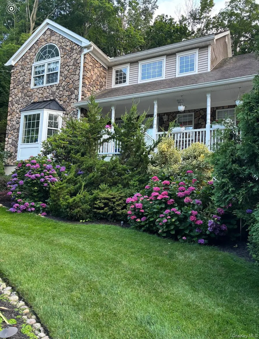 6 Sandy Hollow Road, Centerport, NY 11721 - Image #2