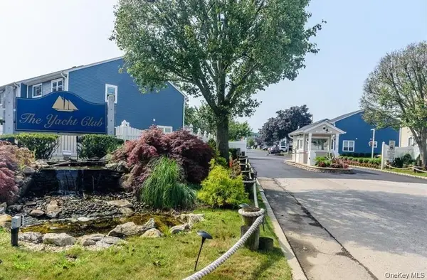 100 Baker Court #85, Island Park, NY 11558