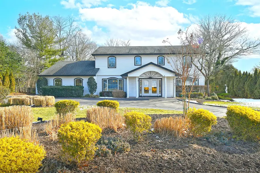 17 Susan Lane, Dix Hills, NY 11746 - Image #2