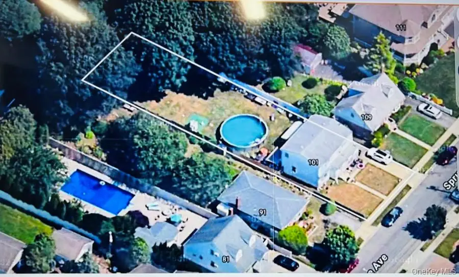 101 Spruce Avenue, Bethpage, NY 11714 - Image #2