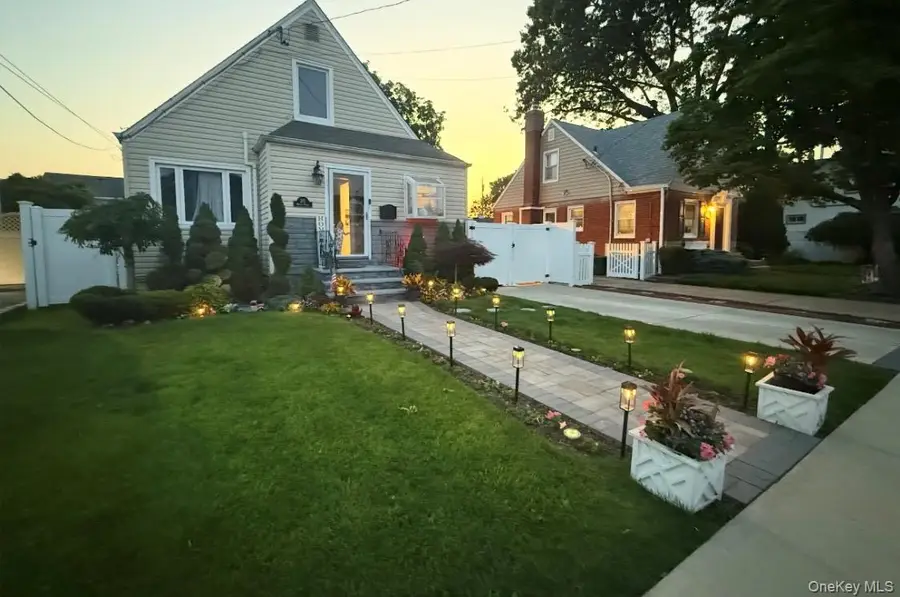 215 Monroe Street, Franklin Square, NY 11010 - Image #2