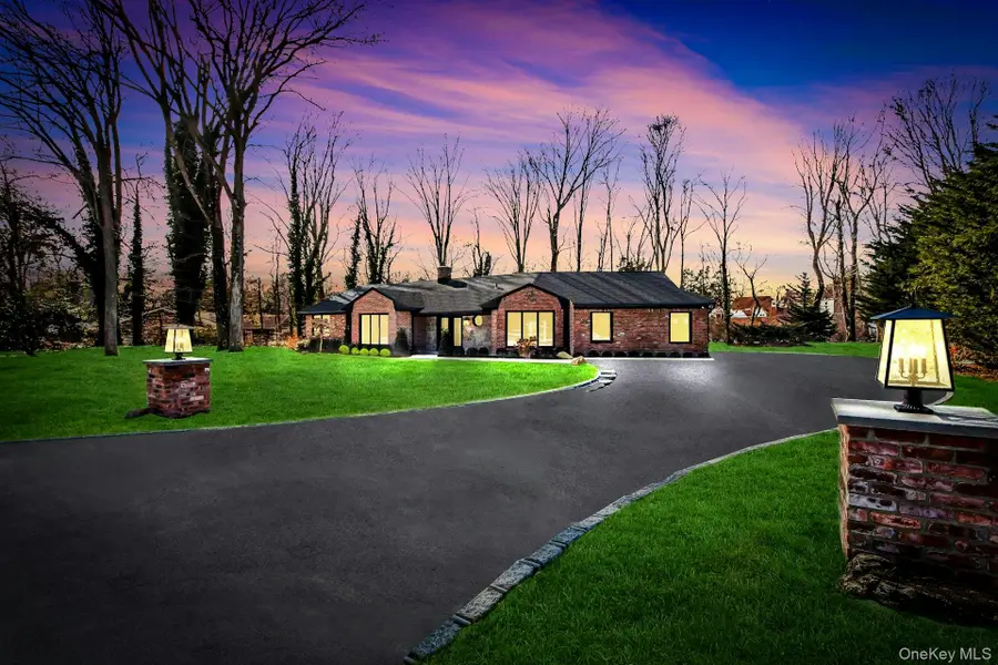 4 Northwood Court, Woodbury, NY 11797 - #2